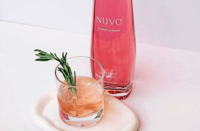 NUVO SPARKLING LIQUEUR MUSUJĄCY LIKIER 0,7L Z DRINKIEM